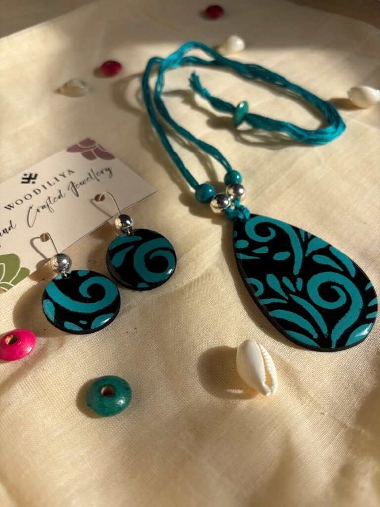 Abstract black and turquoise necklace Black turquoise statement necklace handmade Lightweight abstract black turquoise jewellery necklace