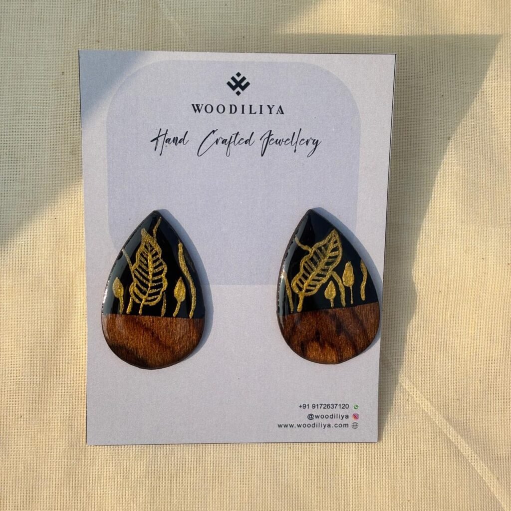 wood texture black and gold earring